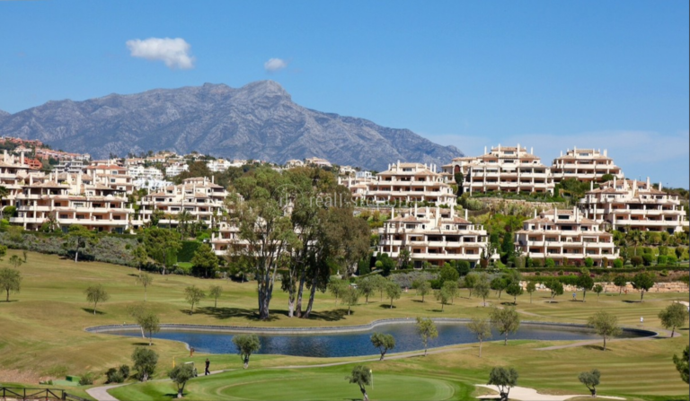 300-00965P | Apartment in Benahavis – € 585,000 – 3 beds, 3 baths