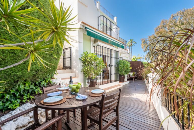 361-04088P | Town House in Nueva Andalucia – € 585,000 – 2 beds, 2 baths