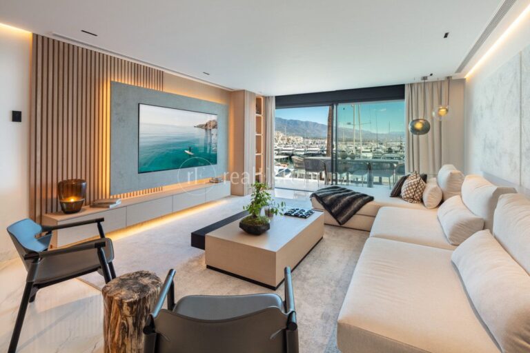 1539HFA | Apartment in Marbella – Puerto Banus – € 2,950,000 – 3 beds, 3 baths