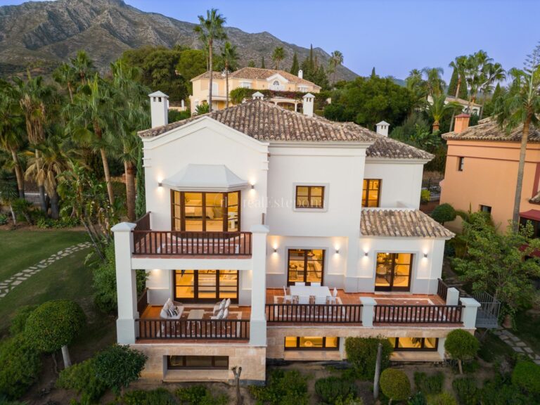 2485HFA | Town House in Marbella Golden Mile – € 2,600,000 – 5 beds, 5 baths