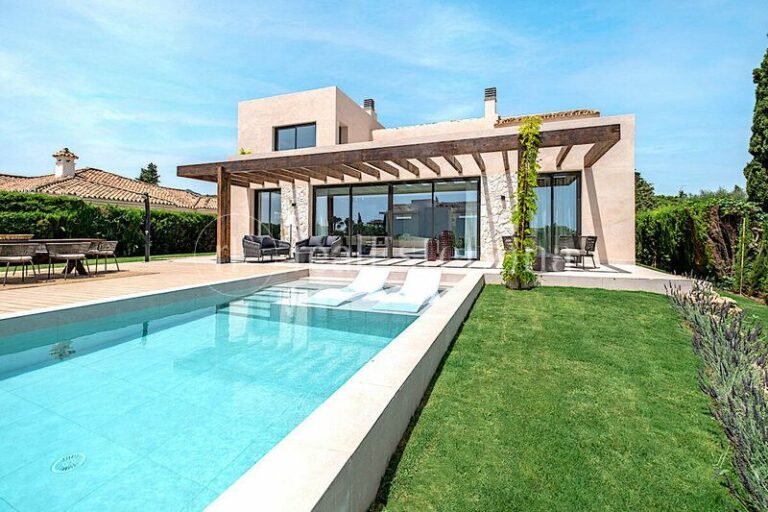 5049HFV | Villa in Benahavis – € 2,325,000 – 4 beds, 3 baths