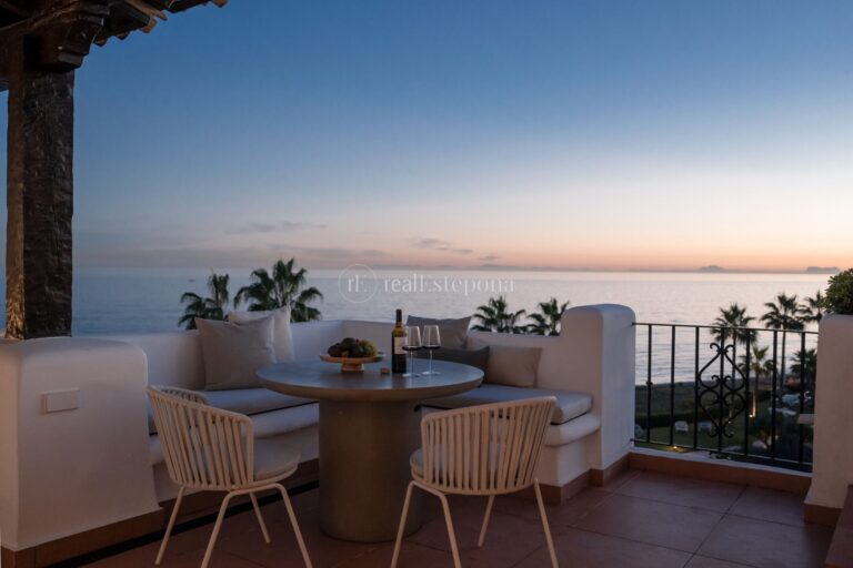 2518HFA | Penthouse in Estepona – € 1,995,000 – 2 beds, 2 baths