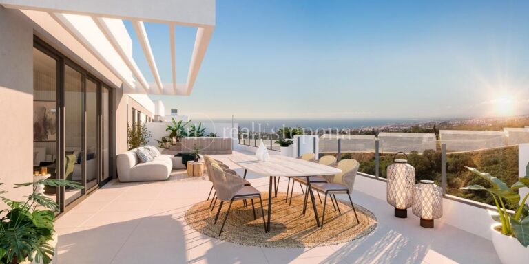 2000-5HFA | Apartment in Marbella East – € 595,000 – 2 beds, 2 baths