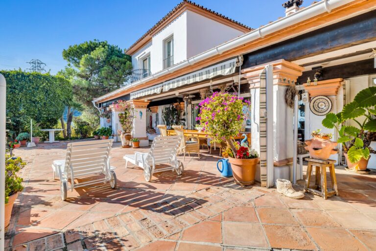 5175-500HFV | Villa in Estepona – € 1,175,000 – 5 beds, 4 baths