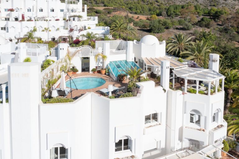 2535HFA | Penthouse in Marbella Golden Mile – € 1,750,000 – 4 beds, 3 baths