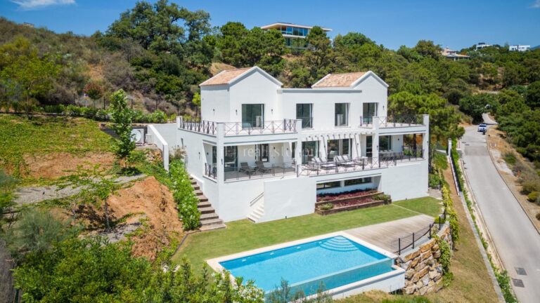 2483HFV | Villa in Benahavis – € 2,250,000 – 4 beds, 4 baths