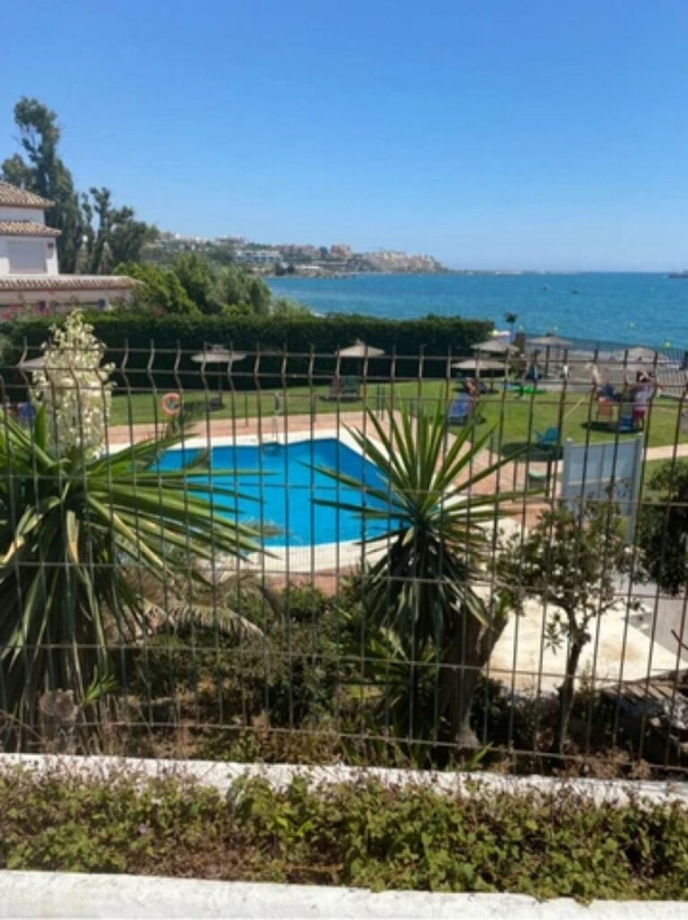 R4116121 | Middle Floor Apartment in Estepona – € 299,000 – 2 beds, 1 baths