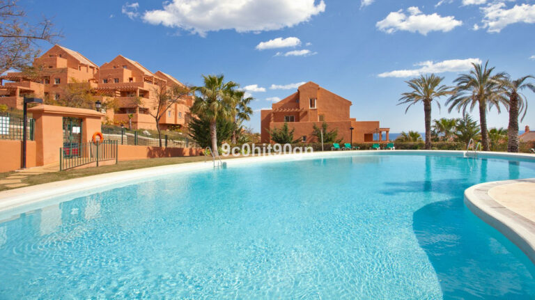 R4747285 | Penthouse Duplex in Elviria – € 379,000 – 2 beds, 2 baths