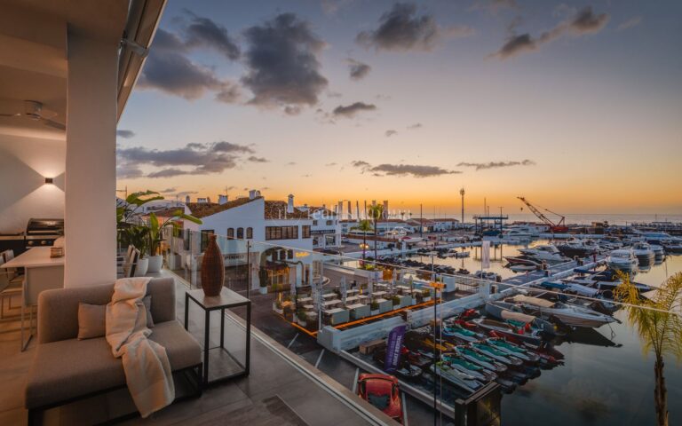 5213HFV | Penthouse in Marbella – Puerto Banus – € 3,750,000 – 4 beds, 4 baths