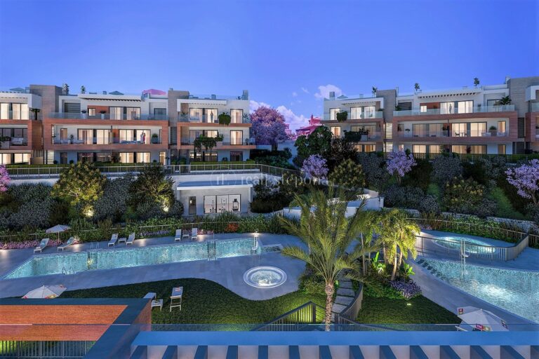 2551HFA | Apartment in Estepona – € 720,000 – 3 beds, 2 baths