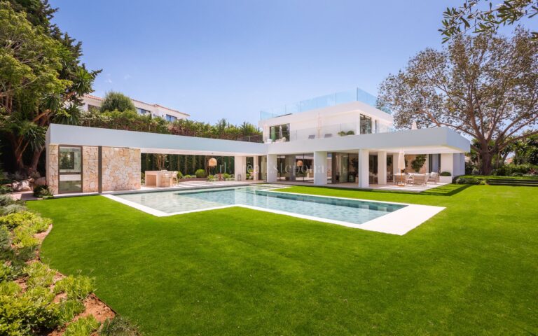 5222HFV | Villa in Nueva Andalucia – € 5,750,000 – 5 beds, 7 baths