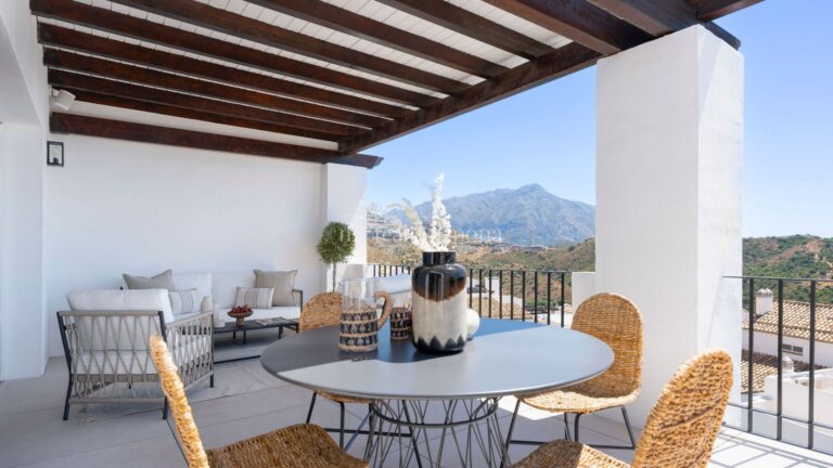 2576HFA | Apartment in Benahavis – € 998,000 – 3 beds, 3 baths