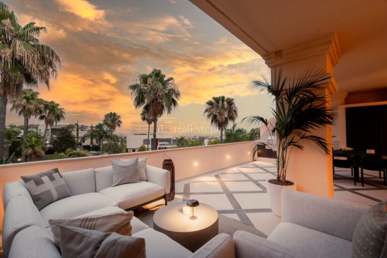 2579HFA | Penthouse in Nueva Andalucia – € 2,895,000 – 4 beds, 4 baths