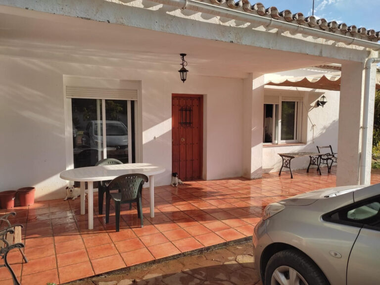 R4794406 | Detached Villa in Estepona – € 371,000 – 2 beds, 1 baths