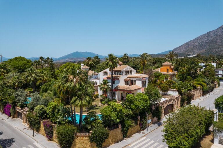 5261HFV | Villa in Marbella Golden Mile – € 3,475,000 – 5 beds, 5 baths