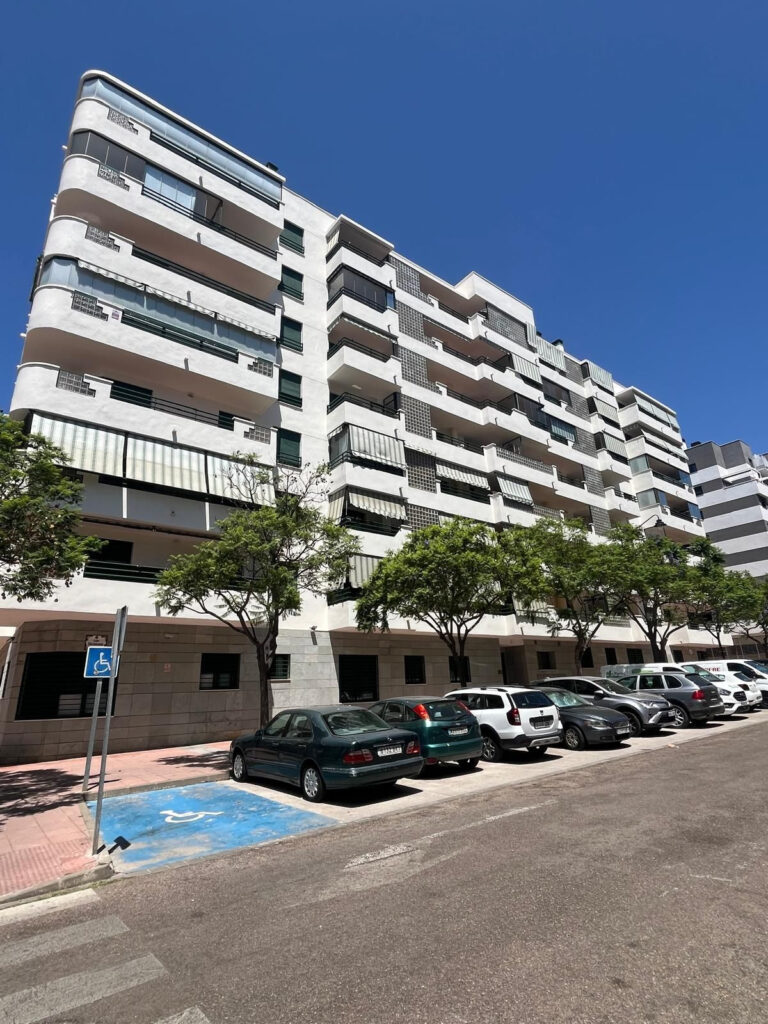 R4828306 | Middle Floor Apartment in Estepona – € 291,000 – 2 beds, 2 baths