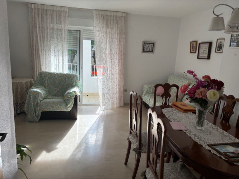 R4831615 | Middle Floor Apartment in Estepona – € 318,350 – 4 beds, 2 baths