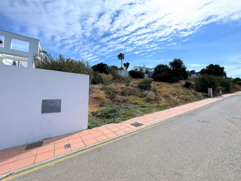 R4845694 | Residential Plot in Estepona – € 255,000 – 0 beds, 0 baths