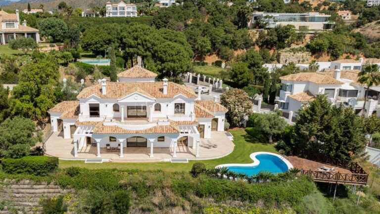 5254HFV | Villa in Estepona – € 2,849,000 – 5 beds, 5 baths