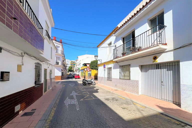 R4848109 | Townhouse in Estepona – € 799,000 – 5 beds, 3 baths