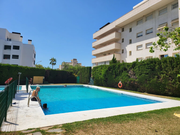 R4807945 | Top Floor Apartment in Marbella – € 415,000 – 3 beds, 2 baths