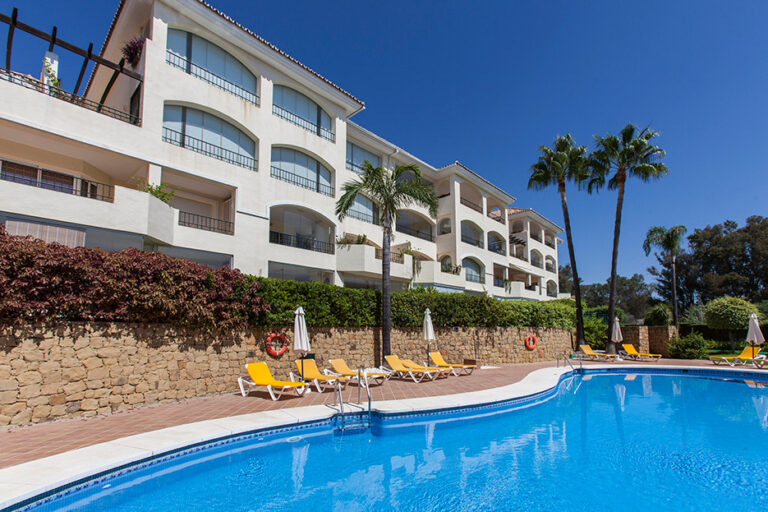 R4710067 | Middle Floor Apartment in Elviria – € 845,000 – 2 beds, 3 baths