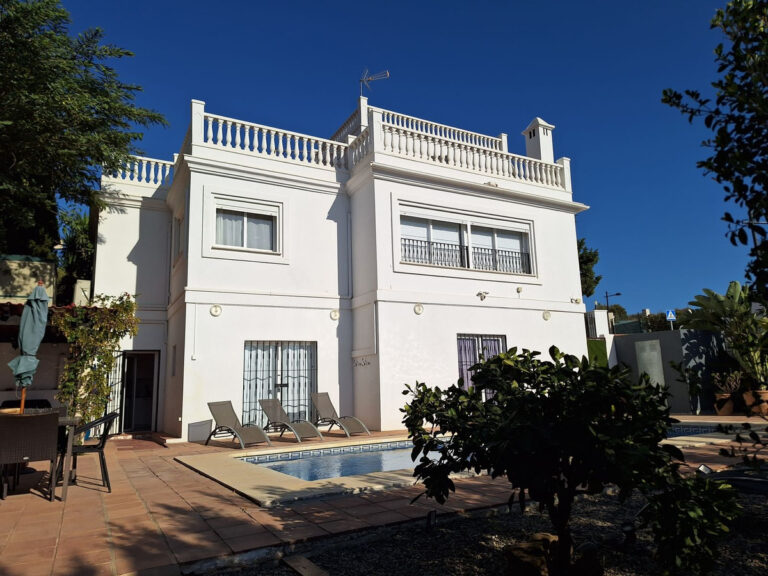 R4648042 | Detached Villa in Estepona – € 850,000 – 5 beds, 4 baths