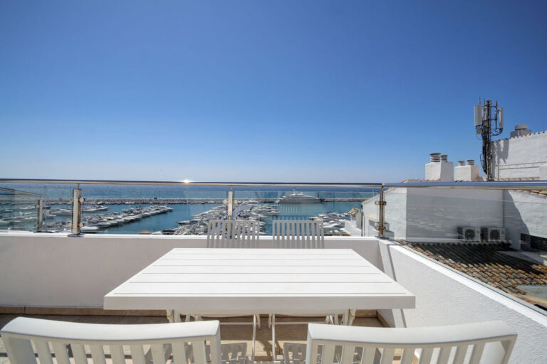 R3240940 | Penthouse in Puerto Banús – € 875,000 – 3 beds, 2 baths