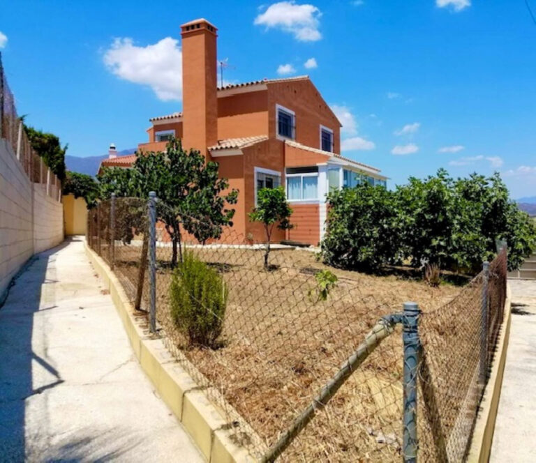 R4747069 | Detached Villa in Estepona – € 950,000 – 3 beds, 2.5 baths