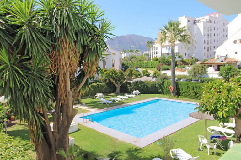 R4877062 | Middle Floor Apartment in Estepona – € 285,000 – 2 beds, 1 baths