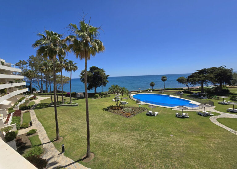 R4600003 | Middle Floor Apartment in Estepona – € 1,199,000 – 3 beds, 2 baths