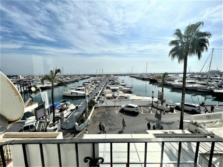 R4167640 | Duplex in Puerto Banús – € 1,200,000 – 3 beds, 3 baths