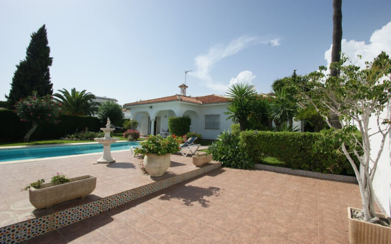 R4648246 | Detached Villa in Nueva Andalucía – € 1,295,000 – 3 beds, 3 baths