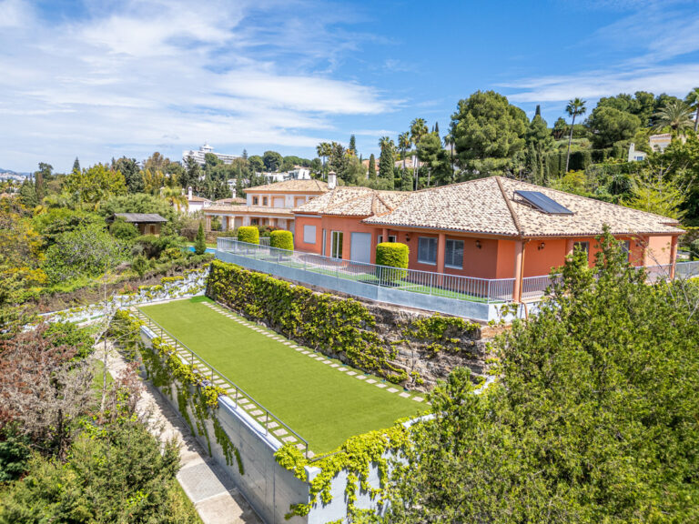 R4383586 | Detached Villa in El Paraiso – € 1,400,000 – 3 beds, 3 baths