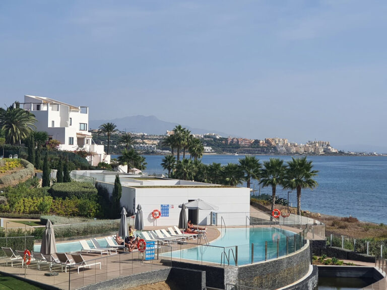 R4167619 | Middle Floor Apartment in Estepona – € 1,450,000 – 3 beds, 2.5 baths