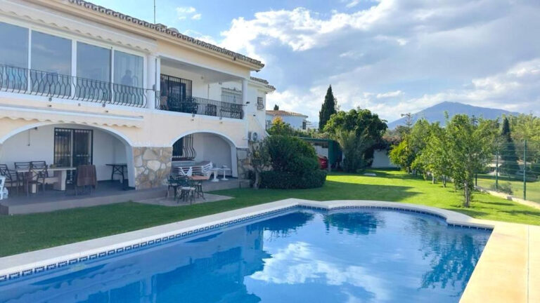 R4331056 | Detached Villa in Guadalmina Alta – € 1,695,000 – 5 beds, 4 baths