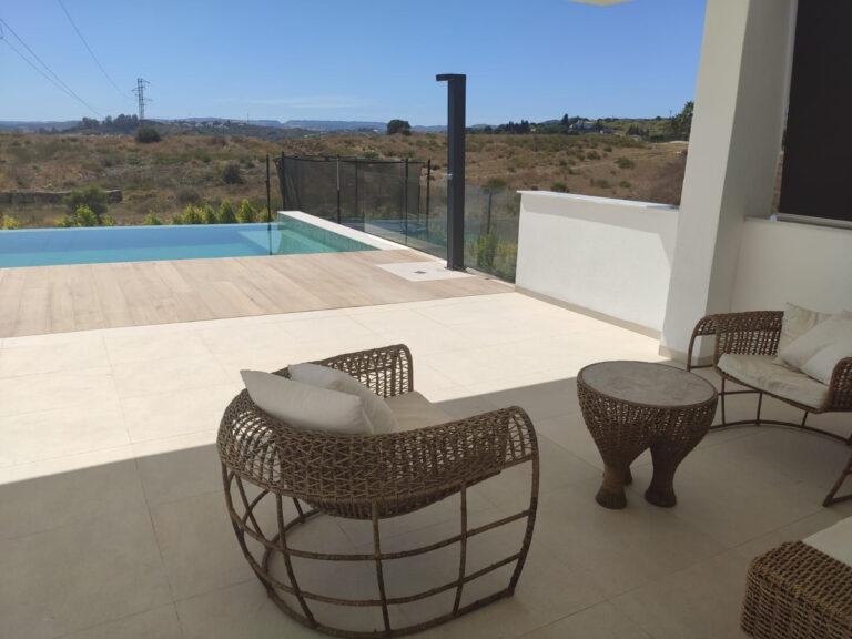 R4301743 | Detached Villa in Estepona – € 1,795,000 – 4 beds, 2 baths