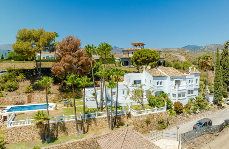 R4389046 | Detached Villa in El Paraiso – € 1,850,000 – 4 beds, 4 baths