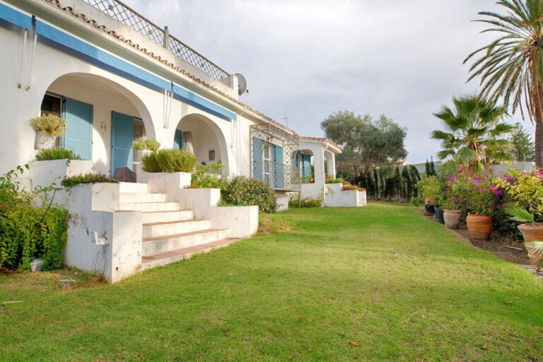 R4602340 | Detached Villa in San Pedro de Alcántara – € 1,950,000 – 5 beds, 3 baths