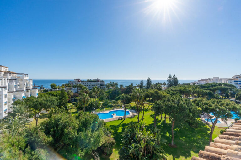 R4649218 | Middle Floor Apartment in Puerto Banús – € 2,490,000 – 3 beds, 3 baths