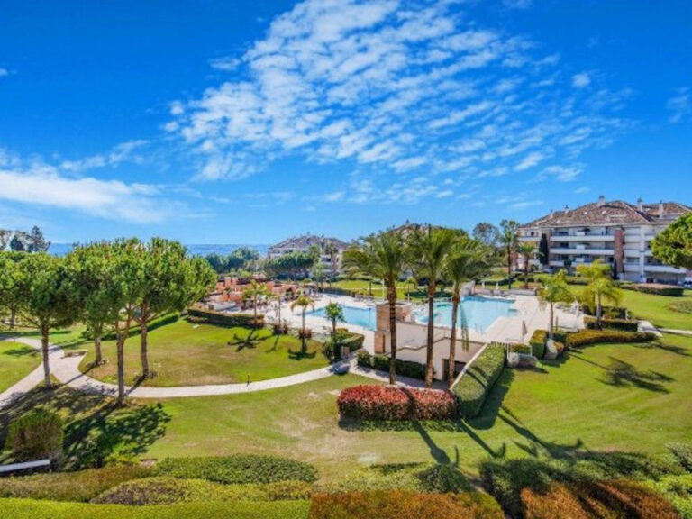 R4657513 | Penthouse Duplex in Marbella – € 6,300,000 – 4 beds, 4 baths