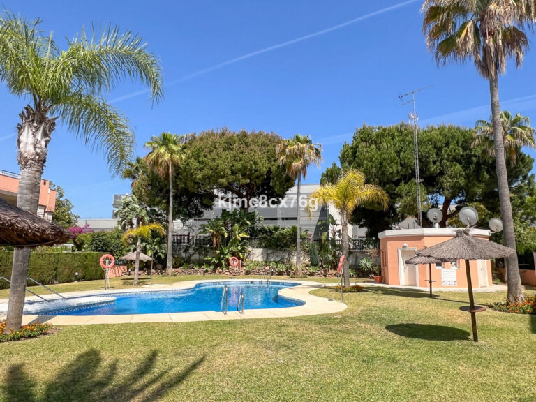 R4762726 | Middle Floor Apartment in Marbella – € 450,000 – 2 beds, 2 baths