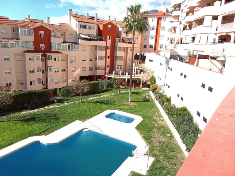 R4875724 | Middle Floor Apartment in Estepona – € 379,000 – 2 beds, 2 baths