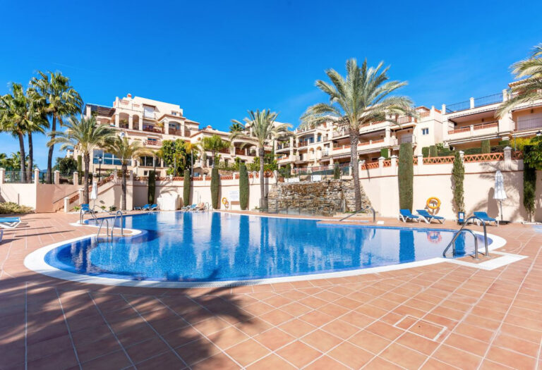 R4846510 | Middle Floor Apartment in Estepona – € 499,000 – 2 beds, 2 baths