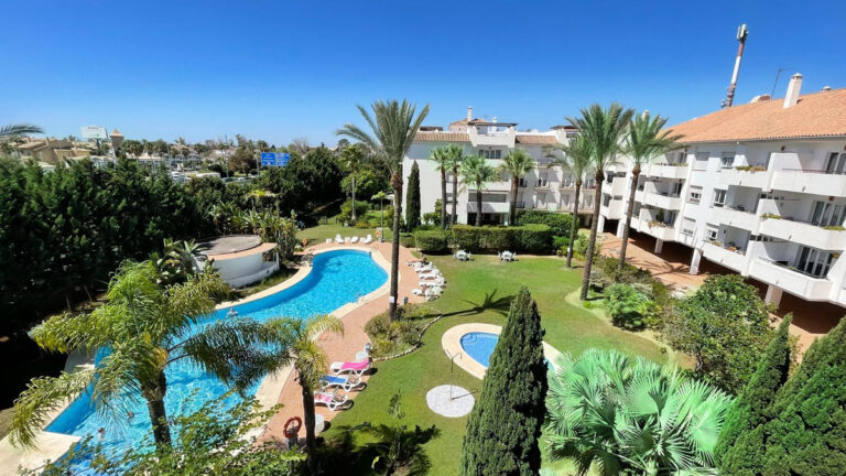 R4410466 | Penthouse Duplex in Nueva Andalucía – € 599,000 – 4 beds, 3 baths