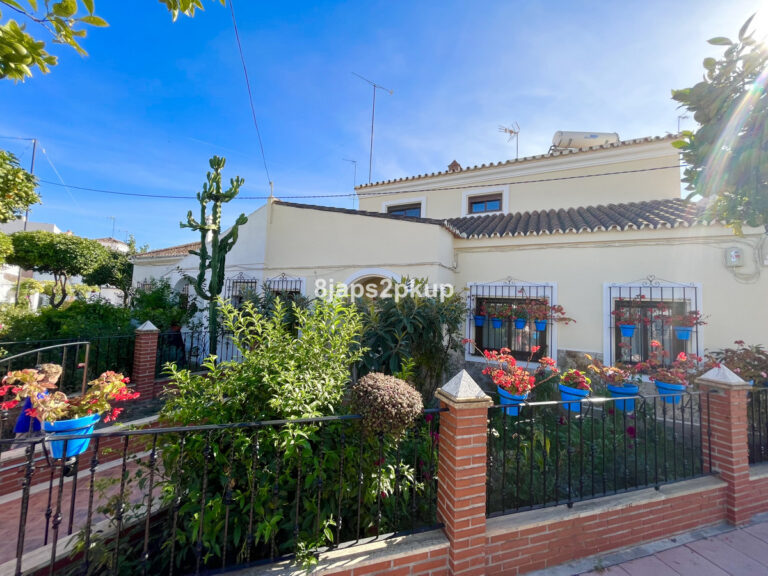 R3938020 | Townhouse in Estepona – € 650,000 – 6 beds, 3 baths