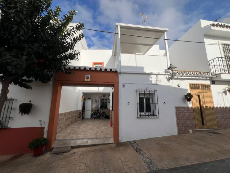 R4605895 | Townhouse in Estepona – € 660,000 – 4 beds, 2 baths