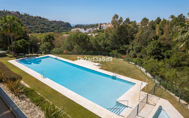 R4777480 | Middle Floor Apartment in Benahavís – € 675,000 – 3 beds, 2 baths