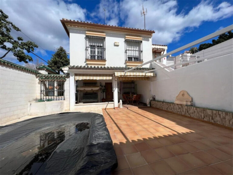 R4246420 | Semi-Detached House in Nueva Andalucía – € 690,000 – 4 beds, 3 baths