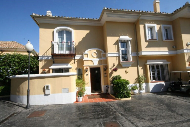 R4830343 | Townhouse in Elviria – € 725,000 – 3 beds, 3 baths